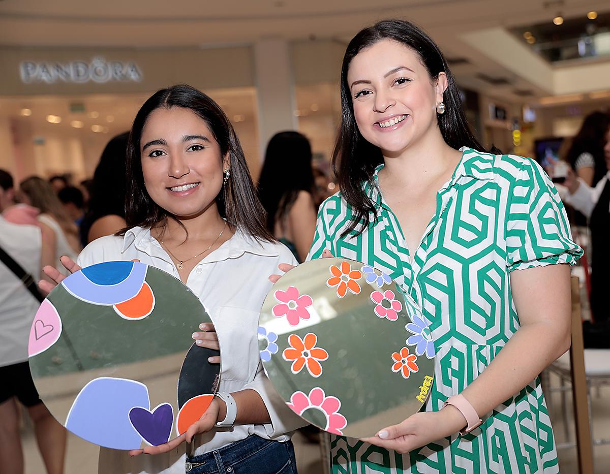 Esther Rodríguez y Andrea Welchez.