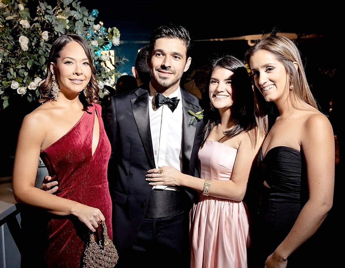Nicole Pina, Juan Carlos Pineda, Alexandra Wagui y Analisa Álvarez