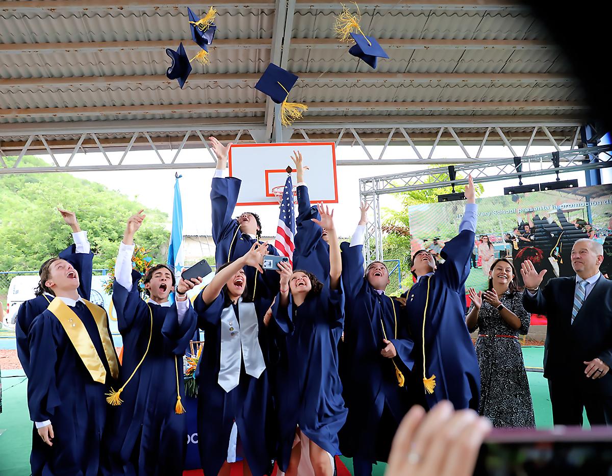 Entrega de títulos de Discovery School 2023