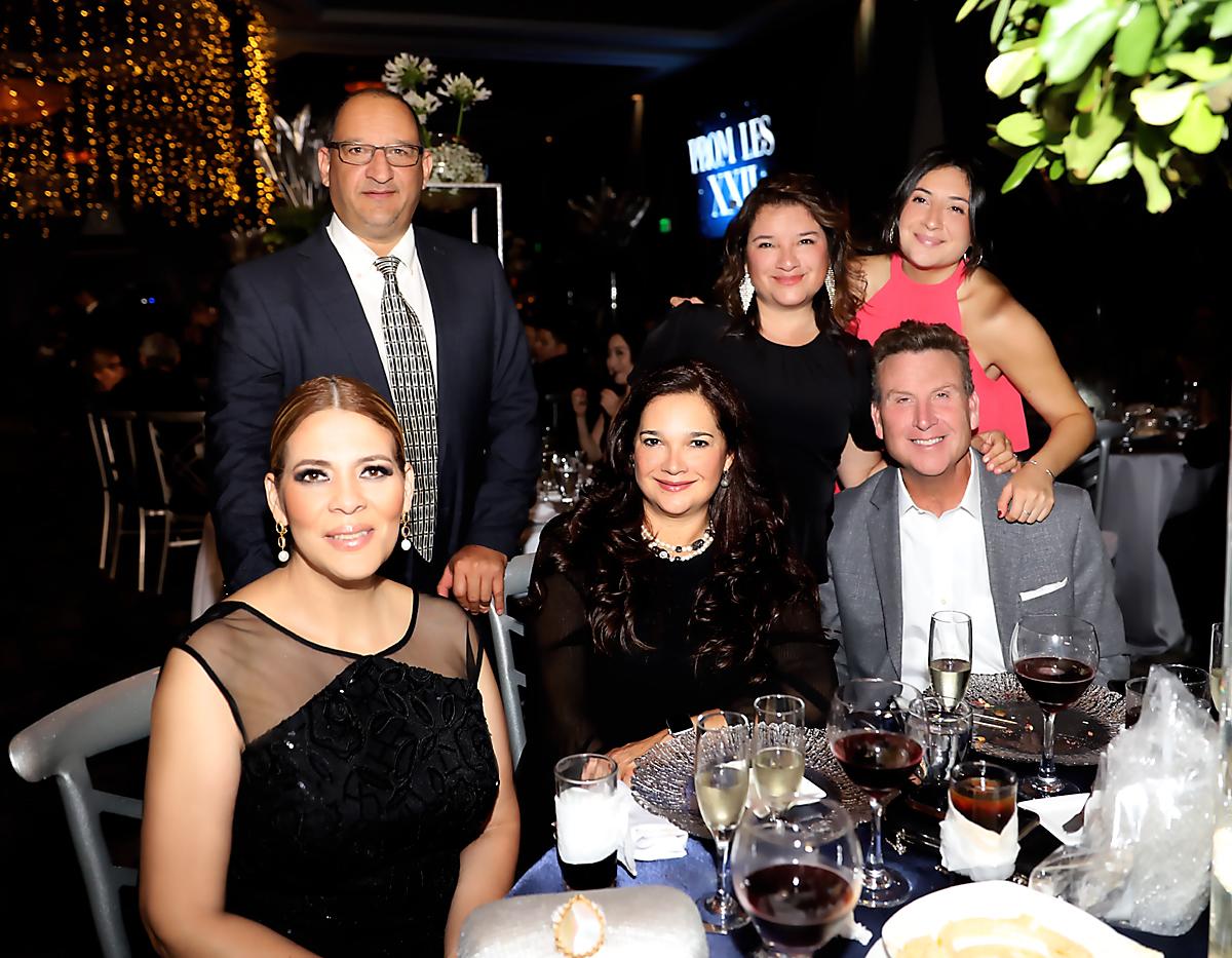 Fiesta de gala para los senior 2022 de la Estancia School