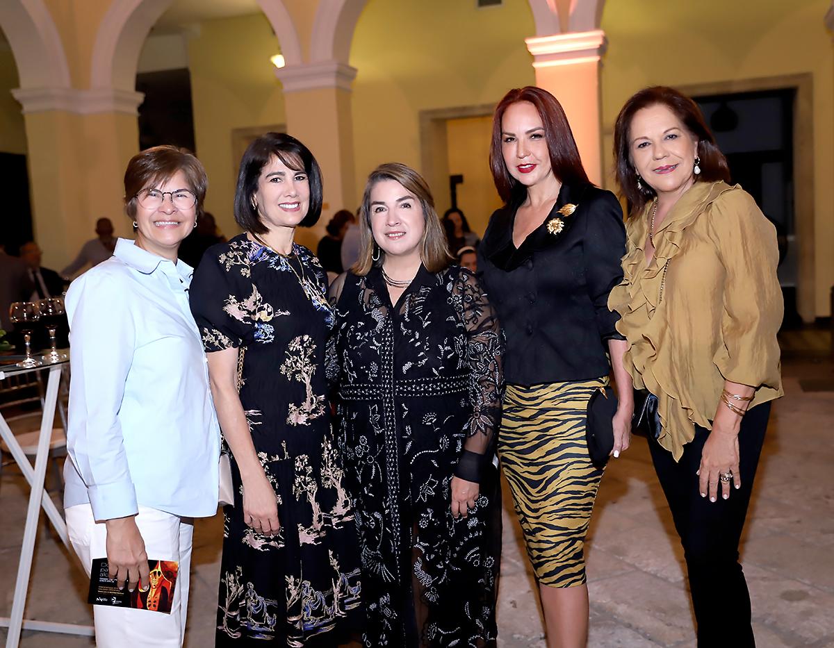 Gina Cantero, Dina Kafati, Gloria Agüero, Rosa María Lara y Vilma Lara.