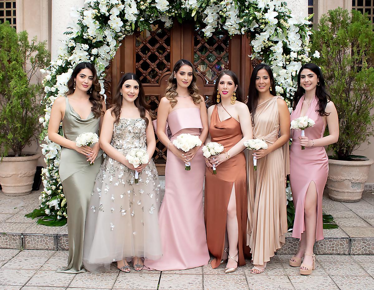 Haneen Sada, Kimberly Jaar, Jamalat Larach, Tiara Khoury, Victoria Ramírez y Jazmín Sada.