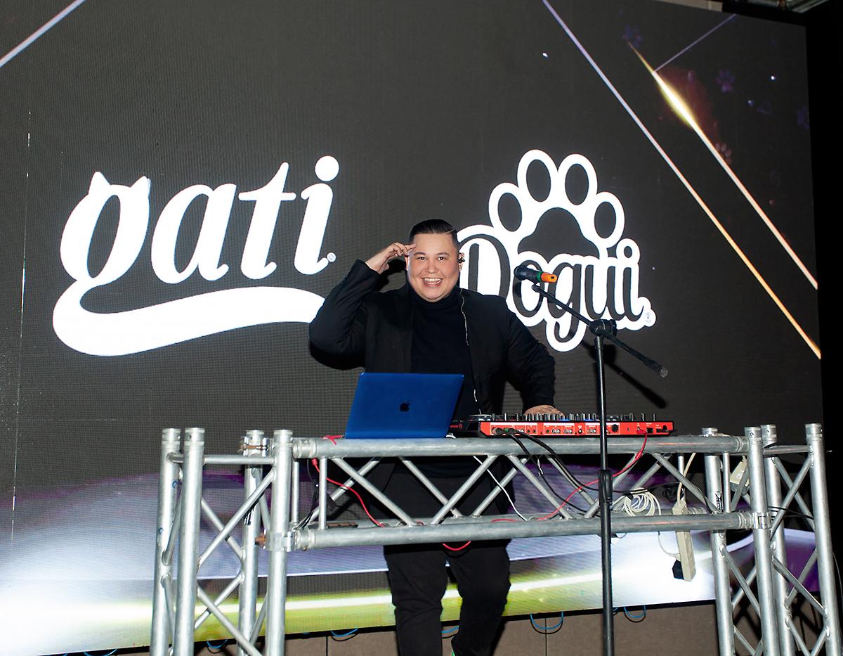 DJ David amenizo la fiesta de la Gala de los Peluditos.