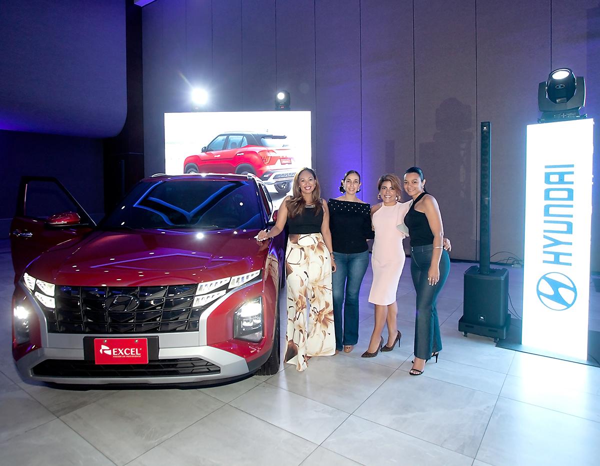 Sarina Torres, Vanessa Vallecillo, Pamela Díaz y Aida Torres.