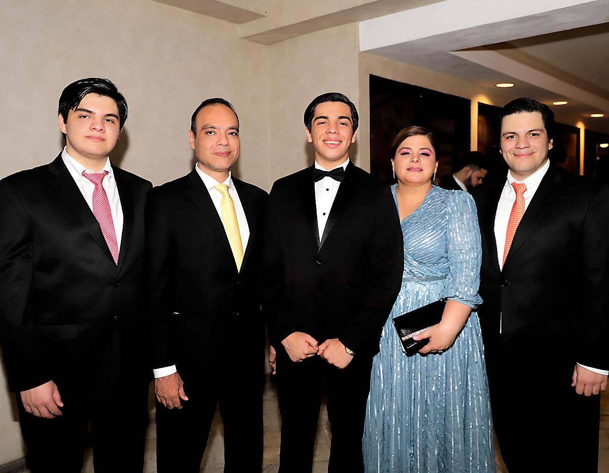 Invitados a la prom de la American School of Tegucigalpa