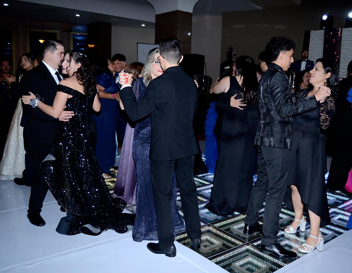 Desfile Padres e Hijos de la prom de Hillcrest School 2024