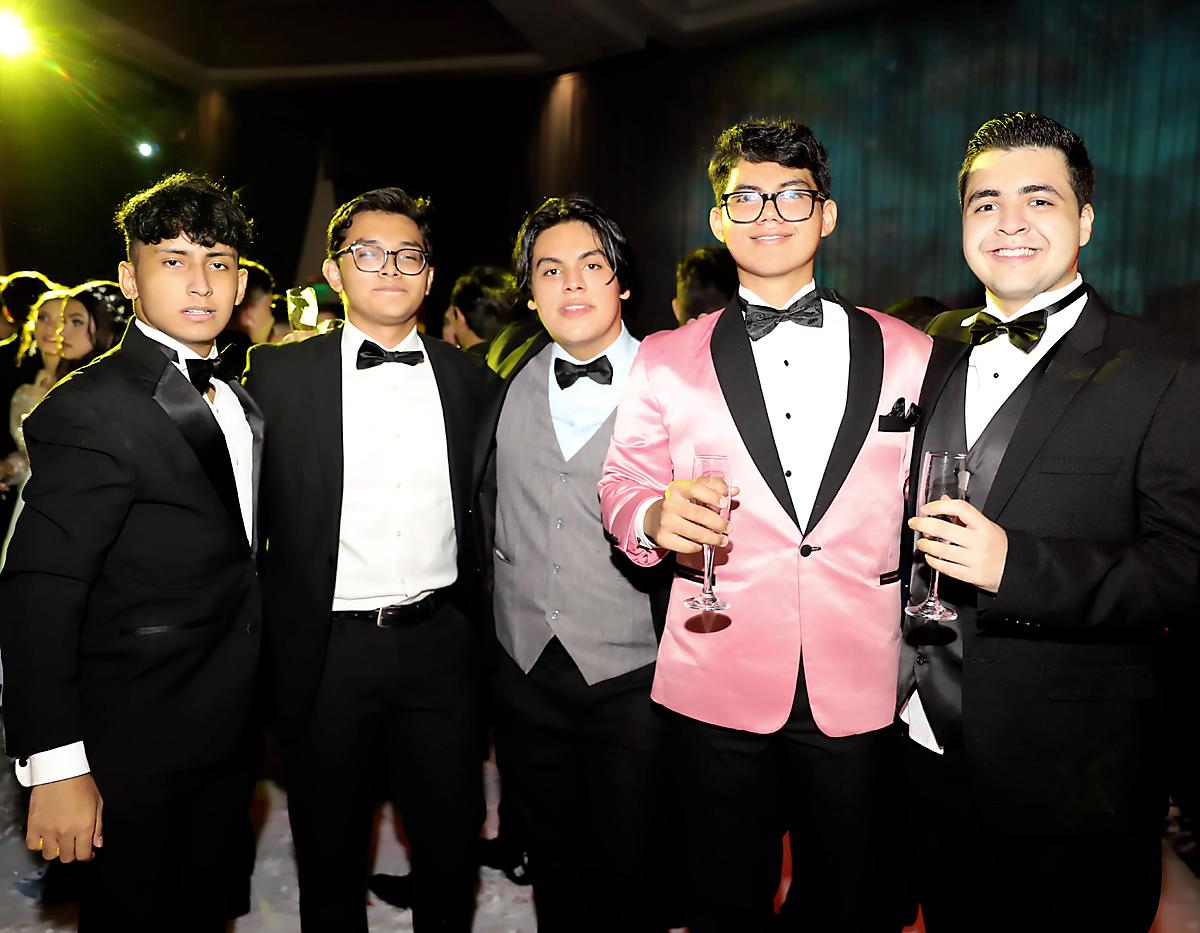 Diego Andino, Alessandro Avila, Diego Ponce, Kenneth Arguijo y Fernando Gómez
