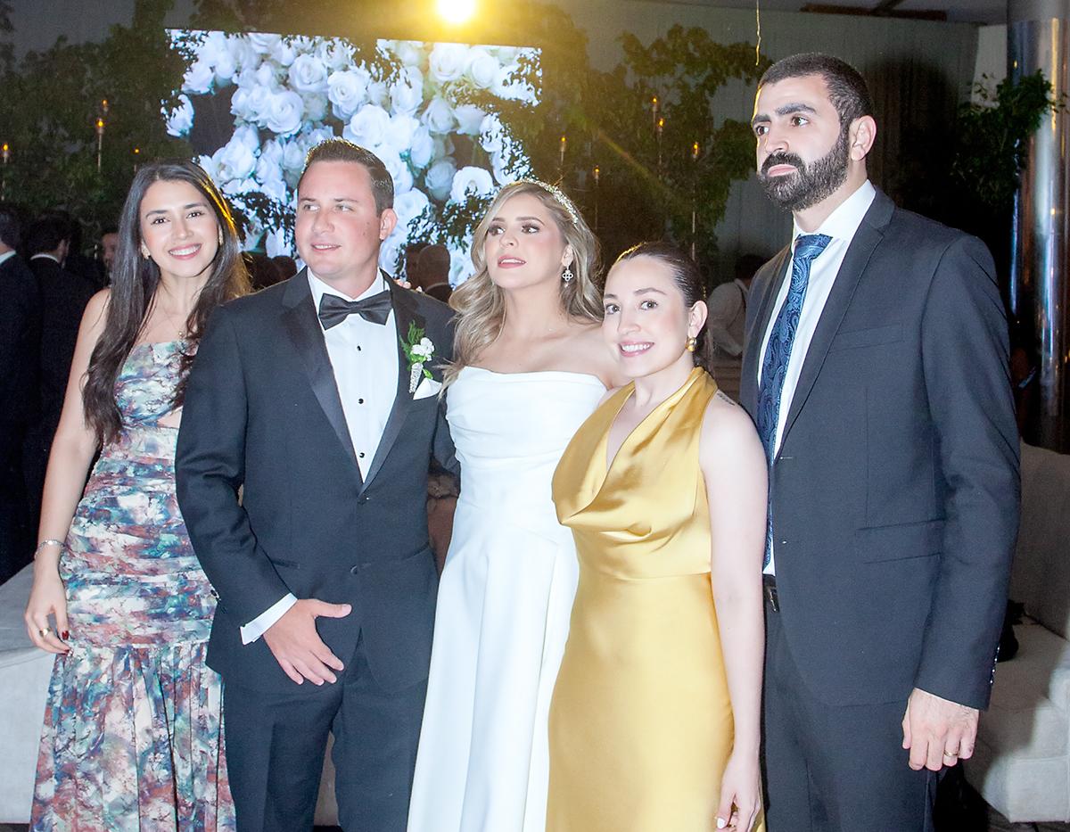 Giovanna Handal, Dalton y Annie Barrosse con Michelle y Sebastián Solano.