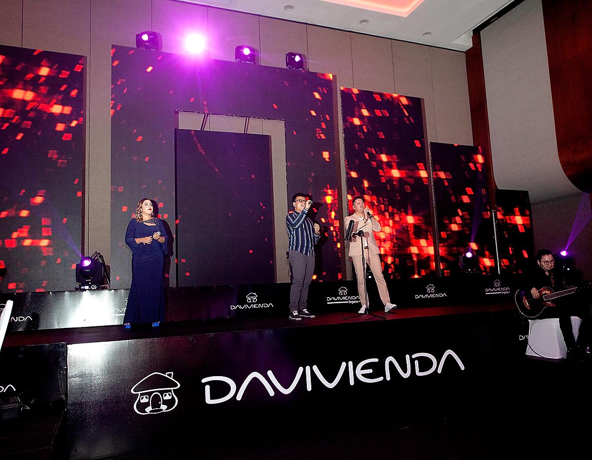 “Serenata para Mamá” por Davivienda