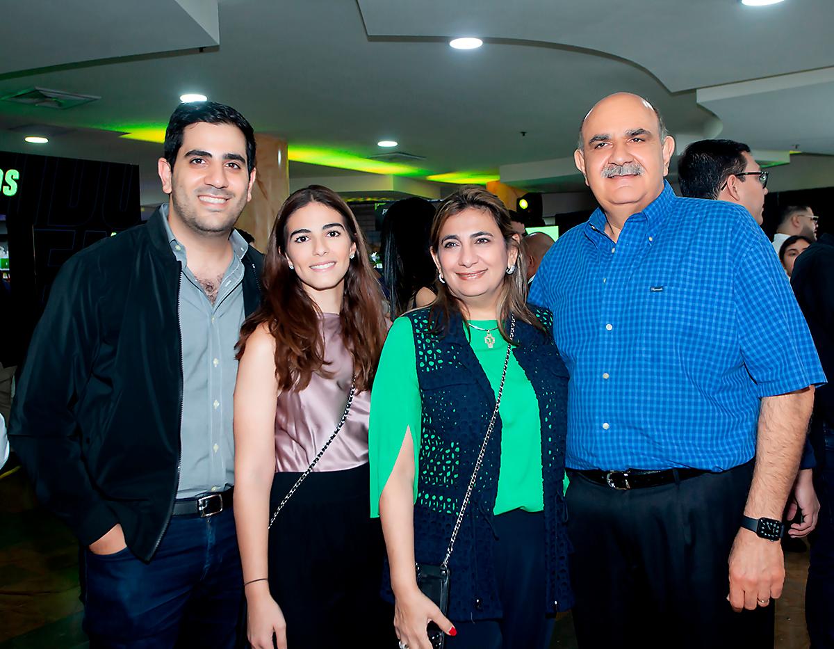 Fadia Yacaman con Giselle y Jorge Mitri.