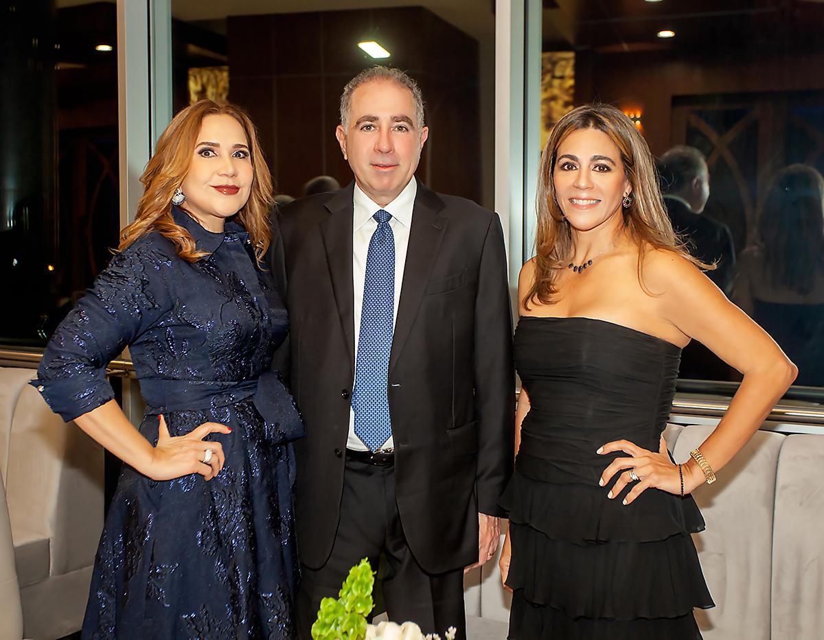 Carolina y Enrique Kafati con Elena Szydel.