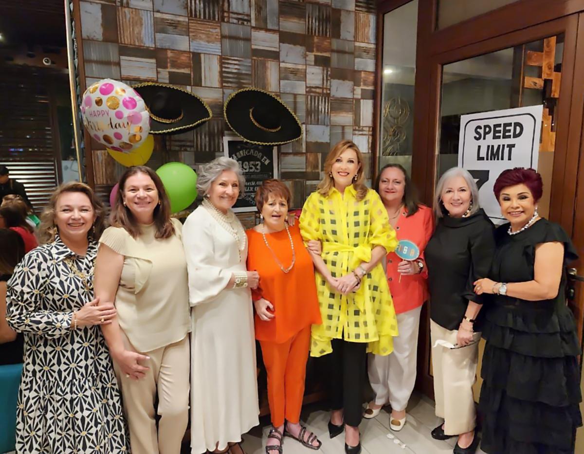 Mavis Bueso, Mildred Handal, Isabel Chahín, Lorraine Miselem, Zobeida Saybe, Lucema Kawas y Laura Abufele.