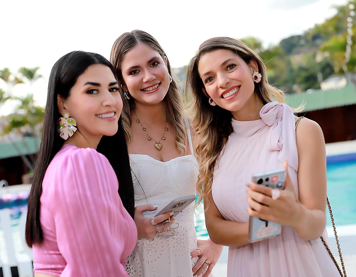 Mari Bardají, Marissa Chávez y Sofía Clare.