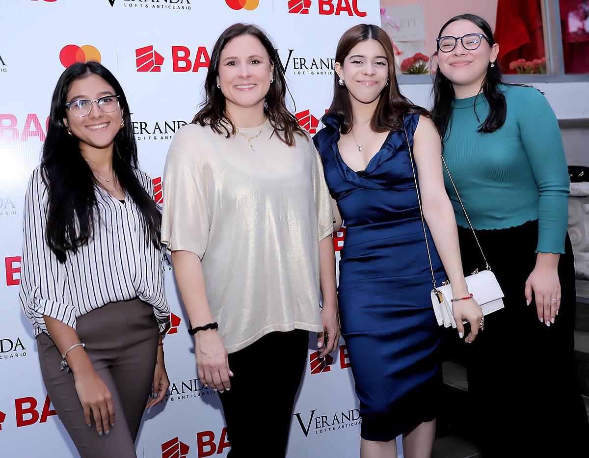 Andrea Valladares, Lineth Vega, Ashley Padilla y Fernanda Carranza.