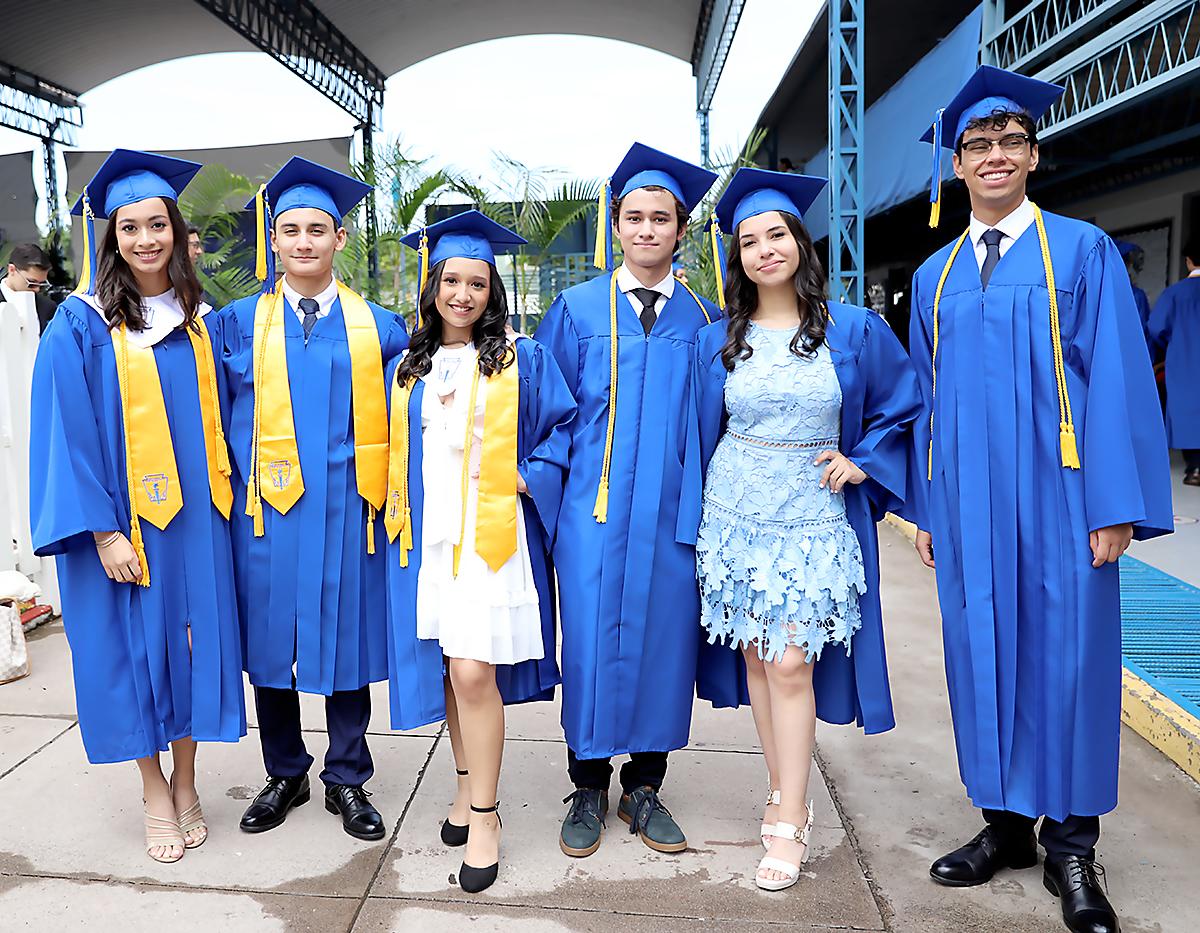 Entrega de títulos de la clase 2023 de Macris School