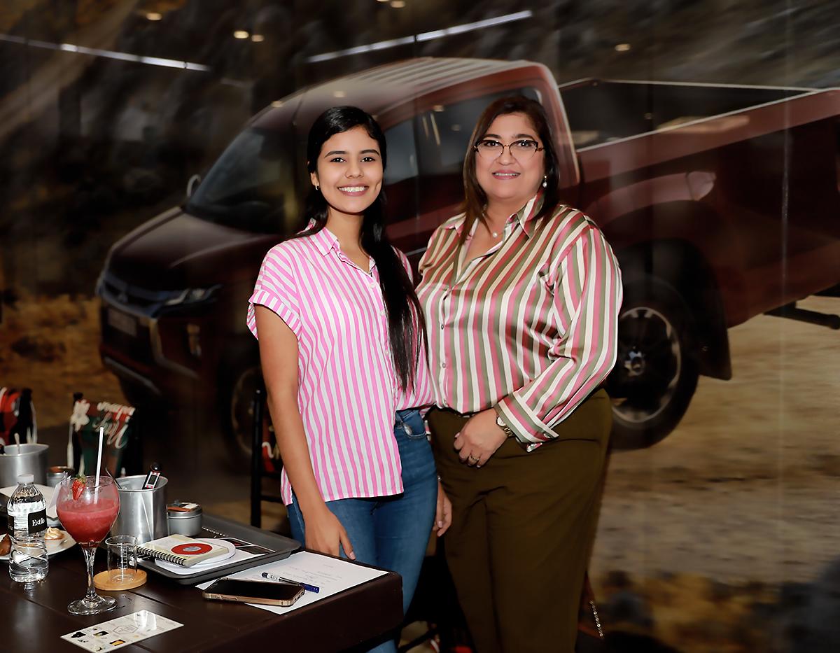 Anahí Corrales y Elsi Corrales