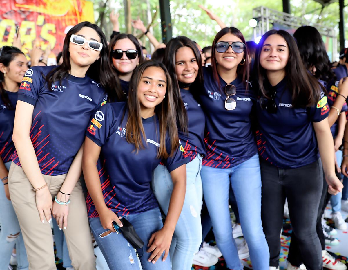 Mia Zanoletti, Francine Hazboun, Angélica García, Lauren Irías, Julia Barahona y Sayra Barahona