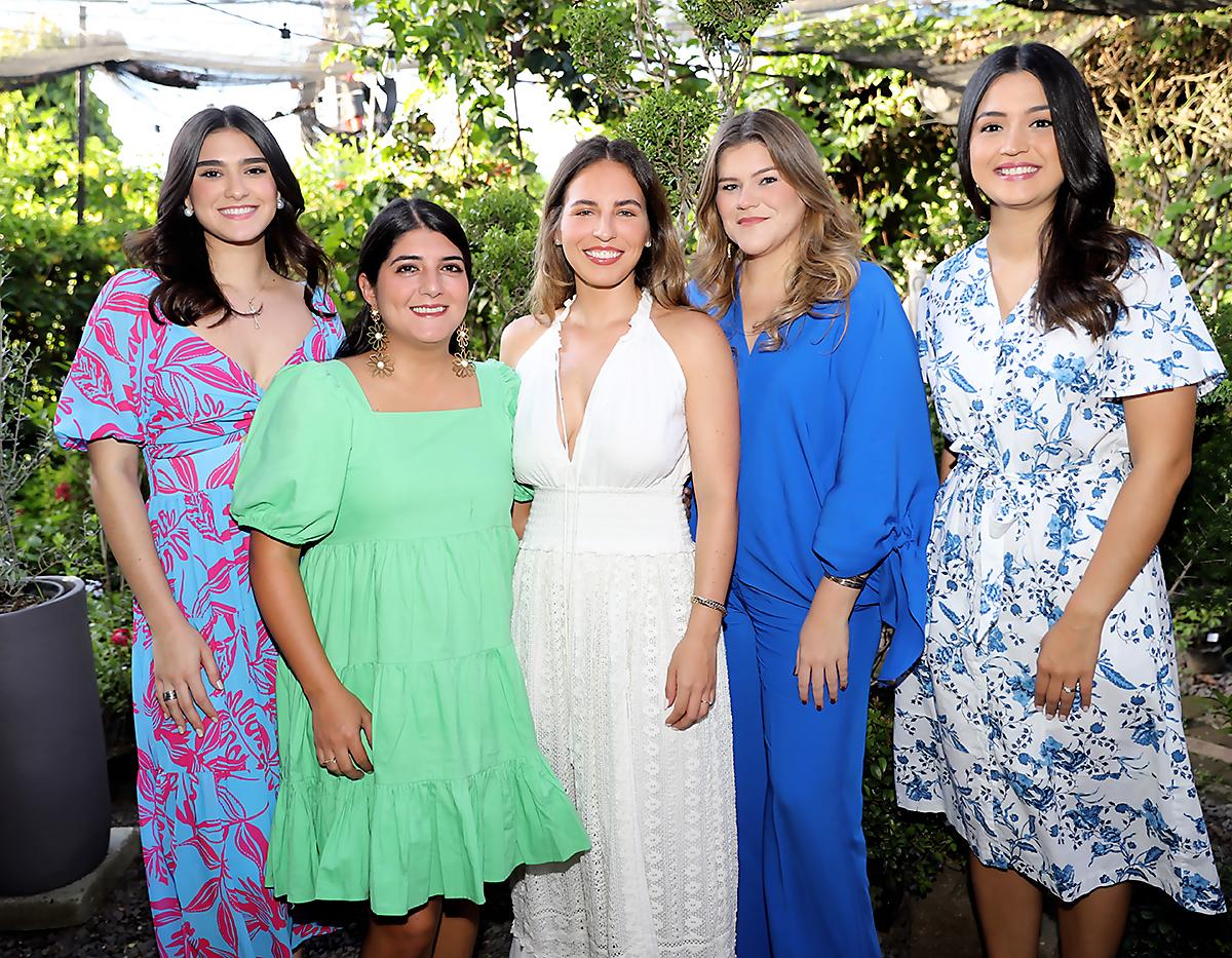Lorenza Lara, Bea Pedemonte, Lorella Cuculiza Lara, María José Agüero y Daniela Rivera