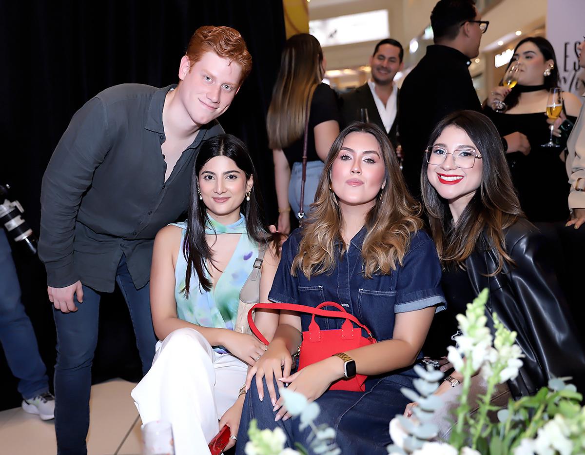 Rufo Paredes, Rosangélica Castillo, Isabella Castro y Paola Perdomo.