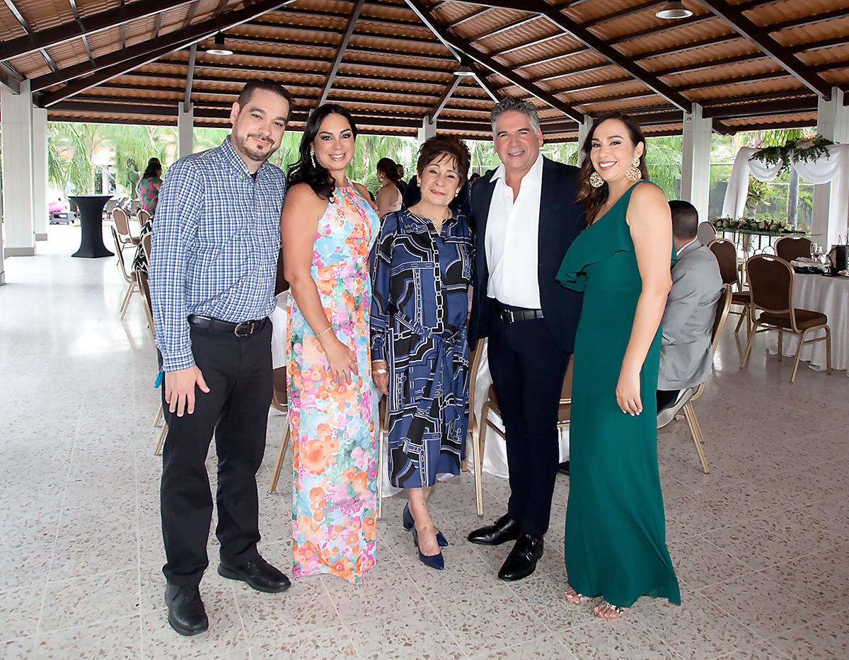 Carlos, Ana, María, Carlos Antonio y Carmen El Bascha.