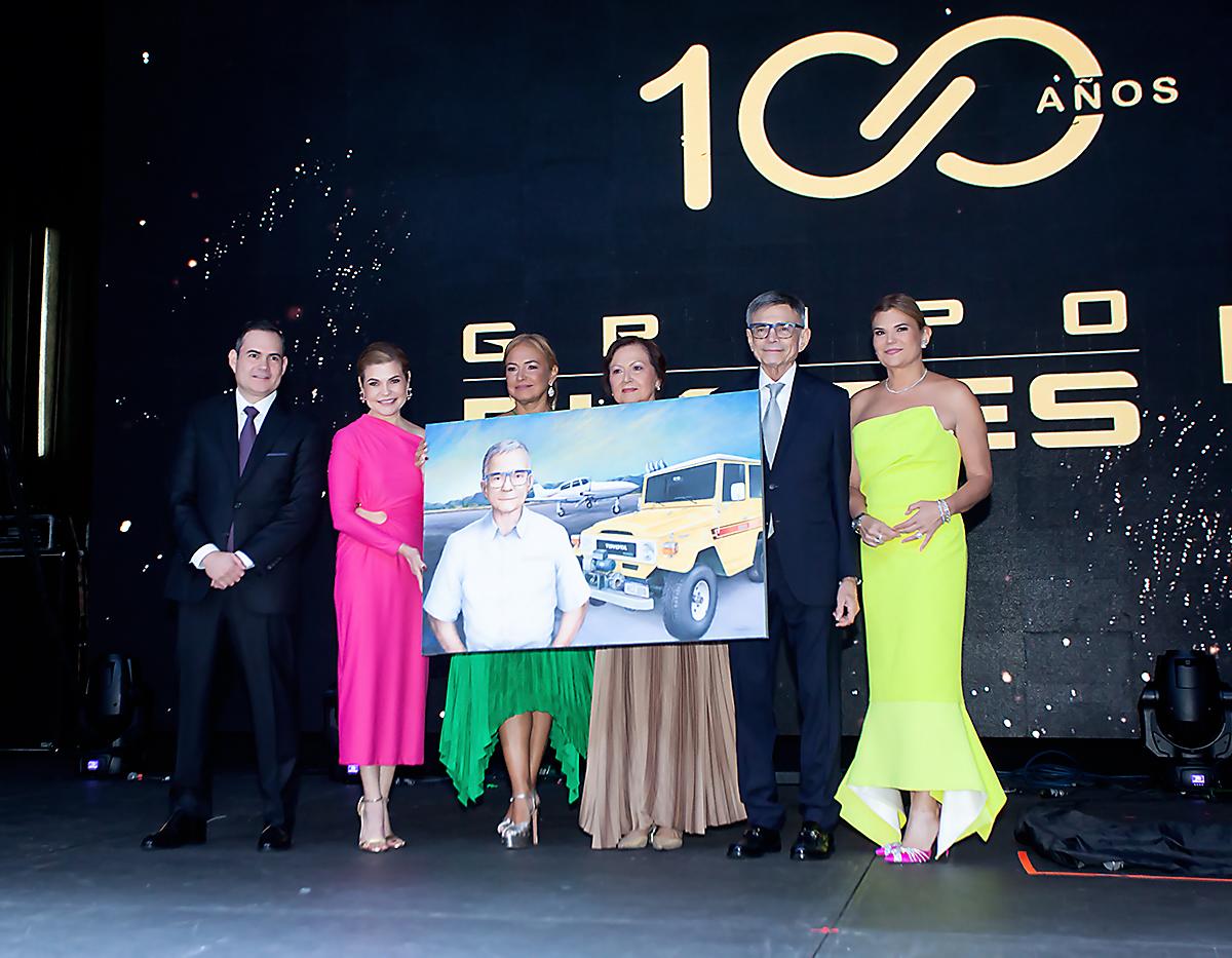 Los invitados a la gala por los 100 años de Grupo Flores