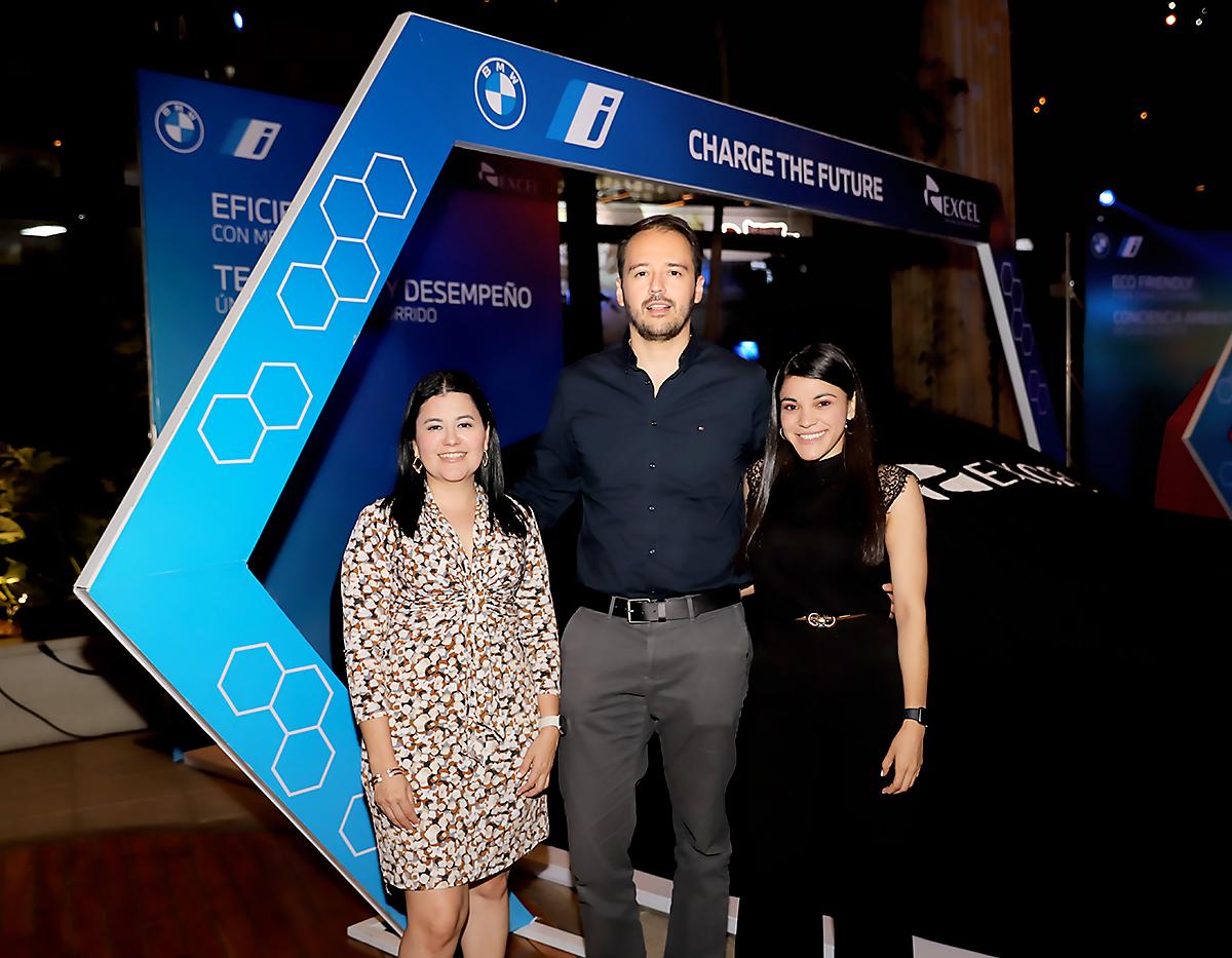 Carolina Carbajal, José Mejía y Brenda Perez.