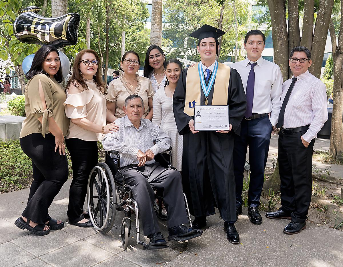 UNITEC SPS celebra la graduación de nuevos talentos y agentes de cambio