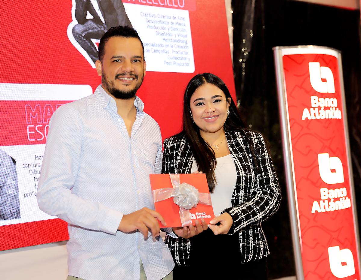 Mario Escobar y Andrea Espinal. 