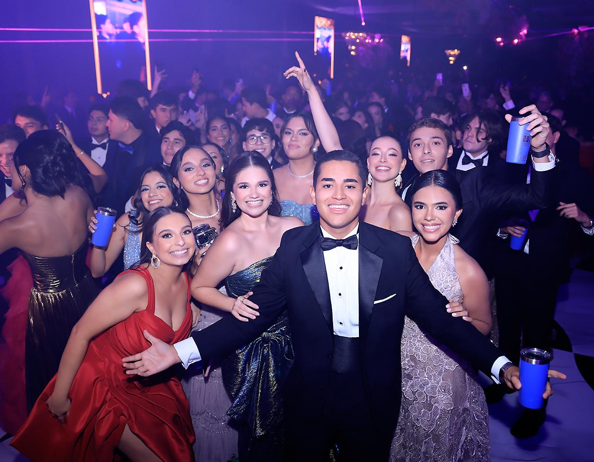 Fiesta de la prom 2025 de DelCampo School