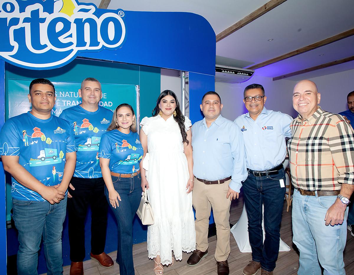 Israel Zúniga, Farid Kattum, Melany Galeano, Melissa Reyes, Gustavo Leiva, Alfredo Velásquez y Marvin Rápalo.