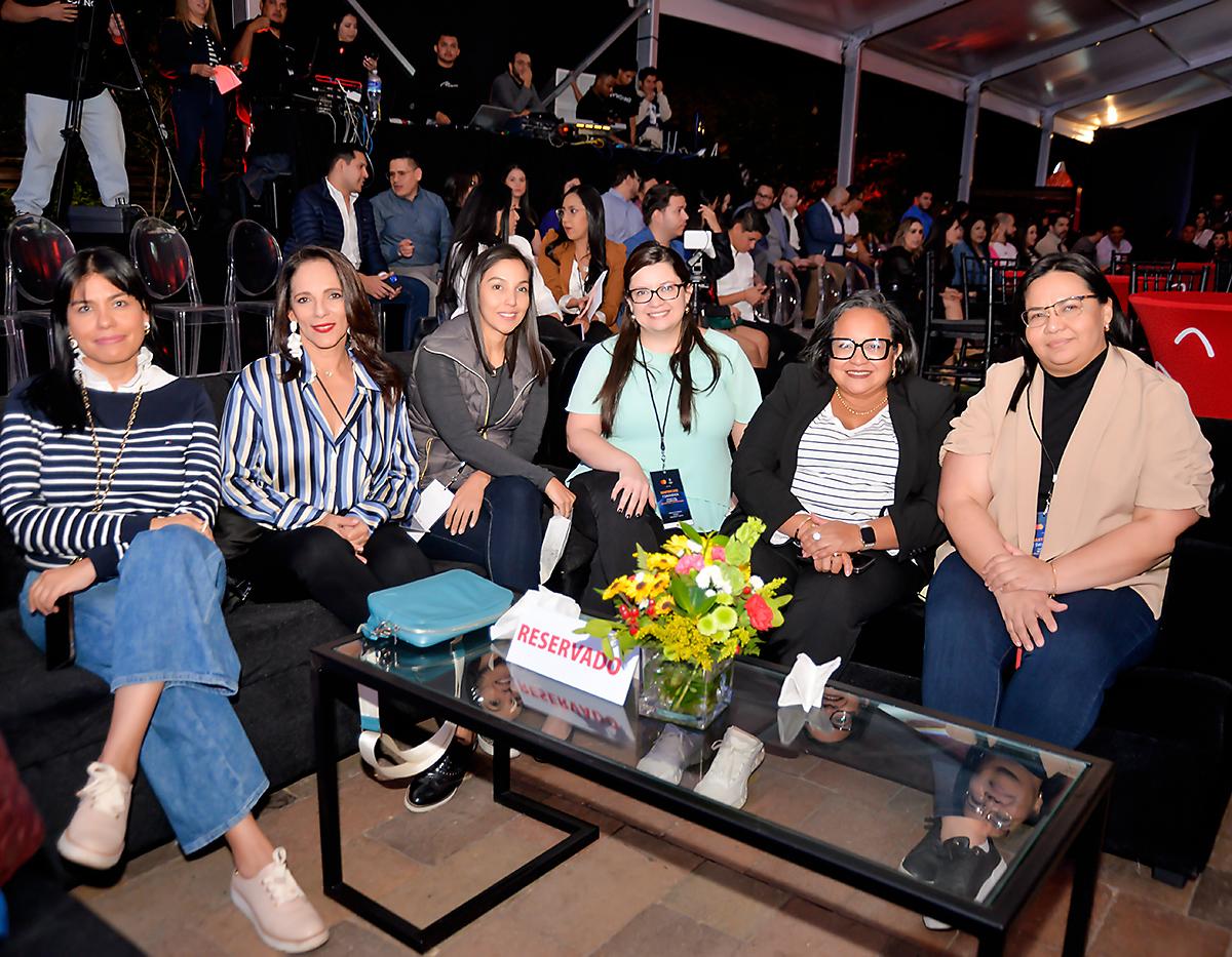 Leah Raquel Everett, Vilma Reyes, Lidia Jimenez, Gigi Errazuriz, Tania Hernández y Melissa Alvarado.