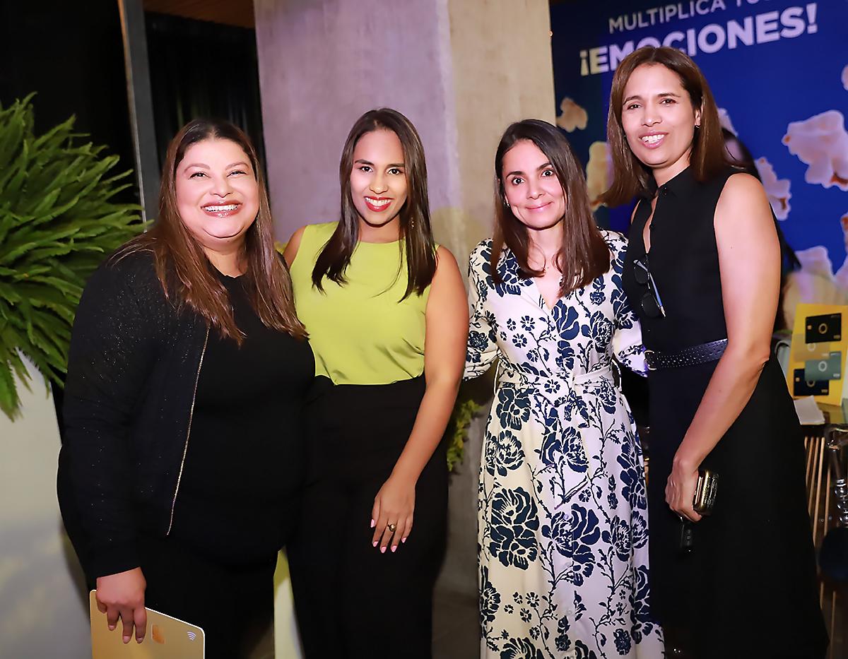 Claudia Hernández, Hyedy Obaldo, Lizzie Toro y Anny Cárcamo.