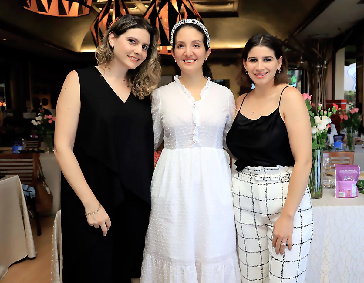 Andrea Aguirre, Daniela Amador y Andrea Gabrie.