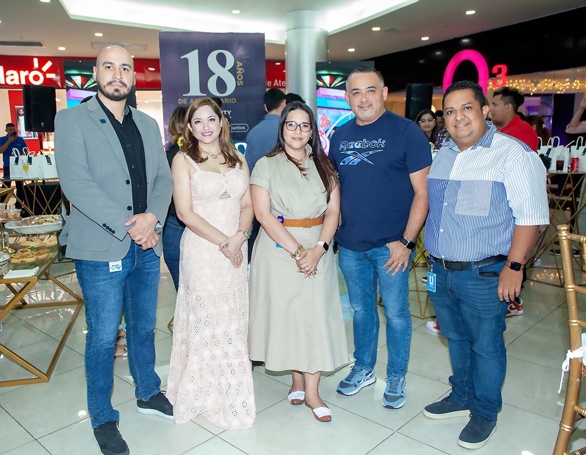 Luis Gómez, Giselle Marin, Tatiana Gallardo y Antonio Suguiyama.