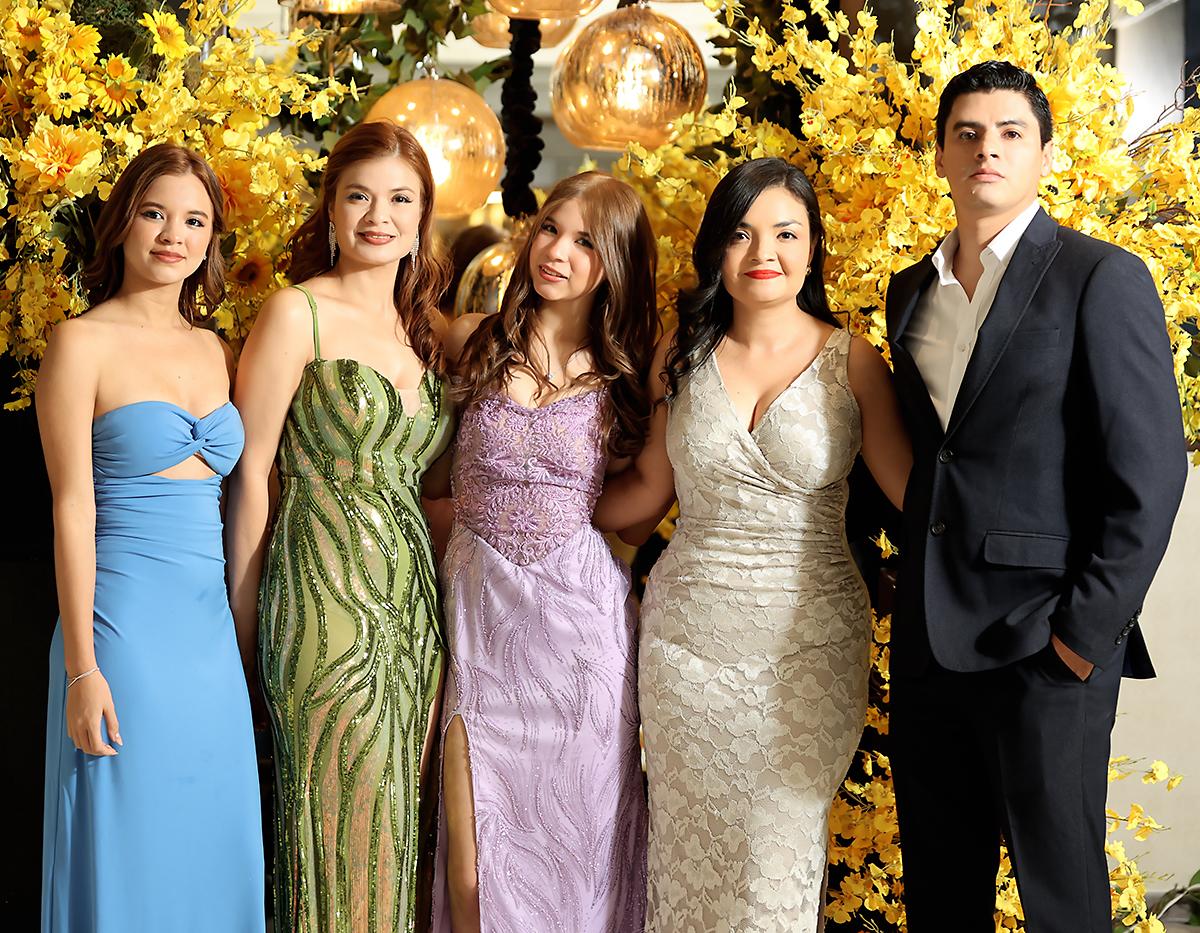 Invitados de la prom 2025 de Dowal School