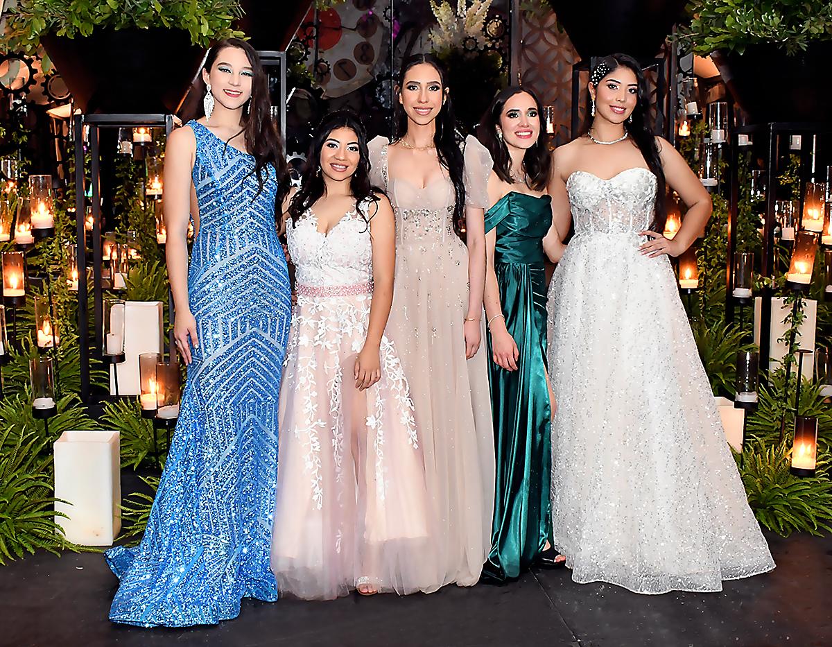 Ritza Padilla, Marissa Alvarado, Amy Varela, Leticia Muñoz y Anacamila Palma