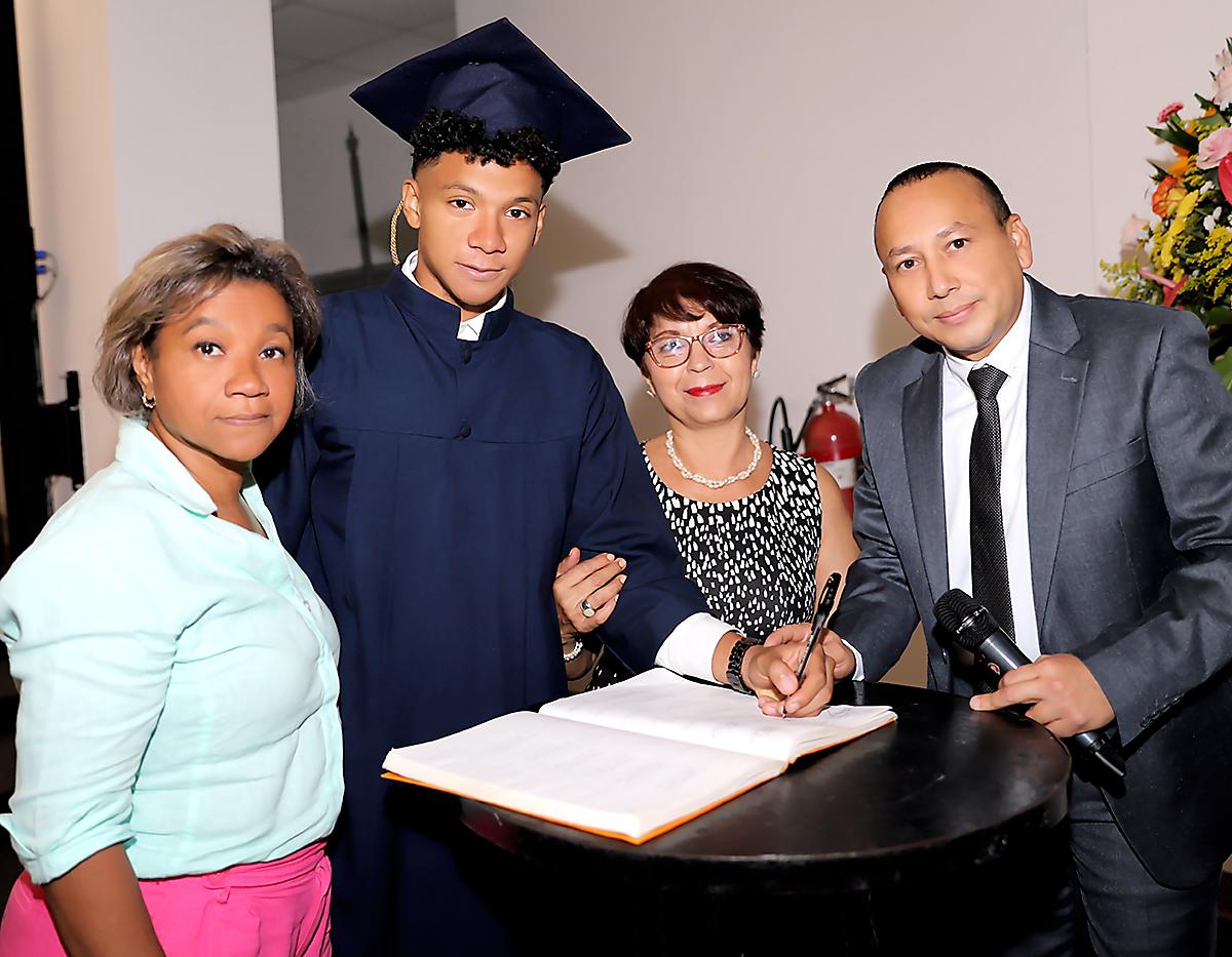 Nidia Solano, Diogo Molina, Marlen Angeles y Mr Pedro Ortiz