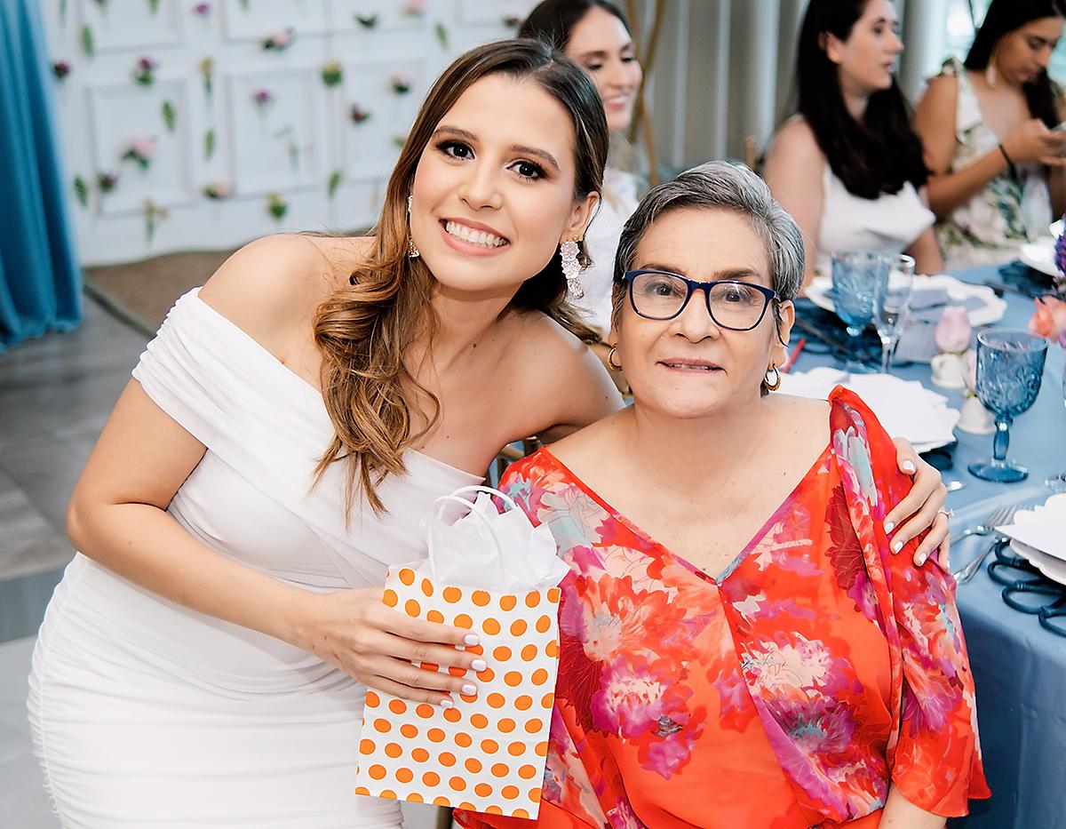 Alexa Girón y Suyapa de Cerrato.