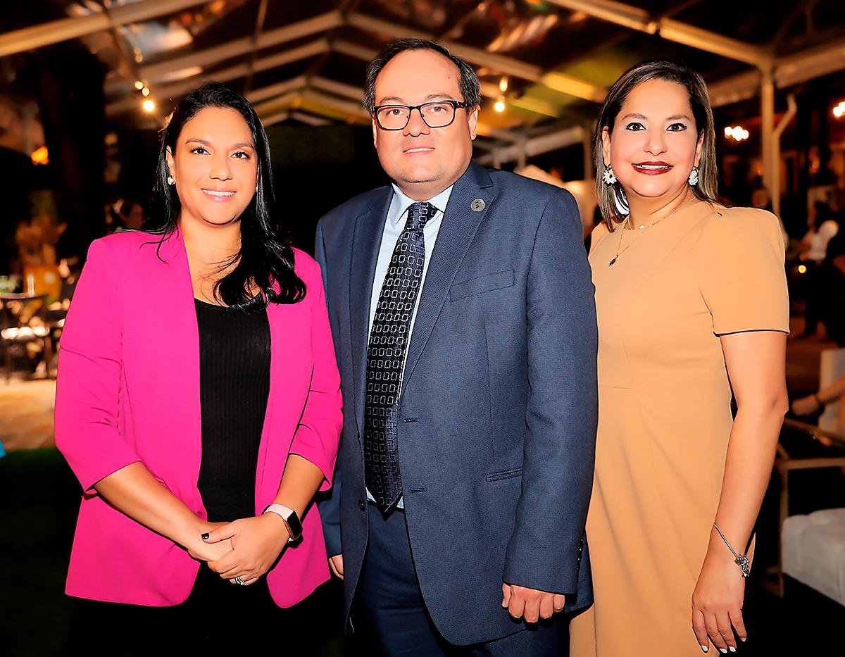 Millie Cano, Hugo Moscoso y Mitzy Hode. 