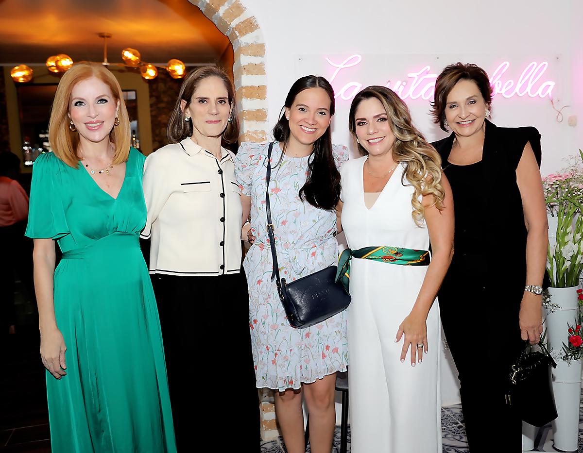 Tissy Lardizábal, Assunta Balletta, Paula Lardizábal, Suyapa Balletta y Lisa Hilsaca.