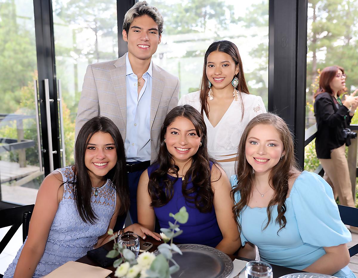 David Banegas, Luisa Torres, Luna Castro, Sofía López y María Fernanda Tróchez