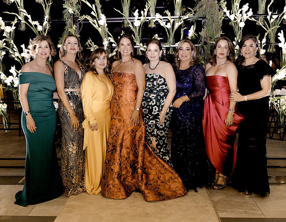 Irma Molina, Anabel Larach, Elena Faraj, Ana Ramírez, Claudia Albir, Clara Jarufe, Elena Lazarus y Giselle Canahuati.
