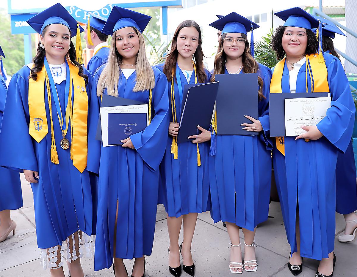 Mariana Rodríguez, Sophia Lizano, Angeli Carbajal, Alejandra Perdomo y Mercedes Pineda