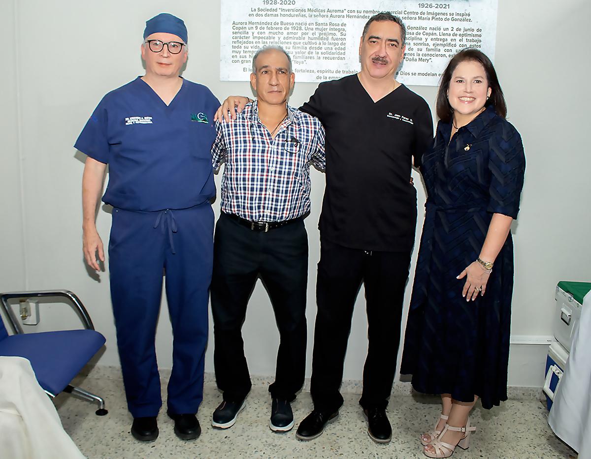 Eduardo y Abraham Bueso con Juan Ferez y Ana Clemencia Bueso.