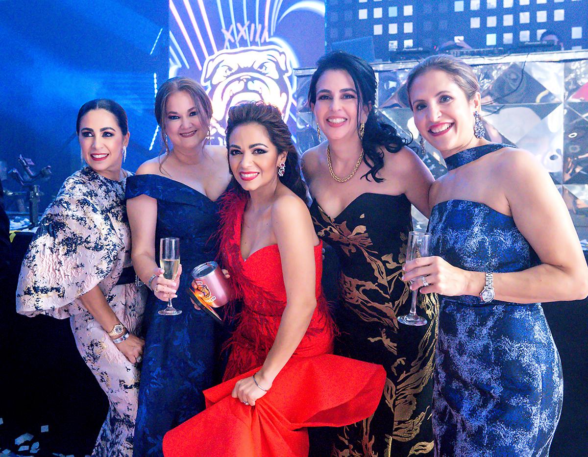 Tricia Matuty, Julia Morales, Andrea Quintana, Mary Lorraine Reynaud y Any Abufele.