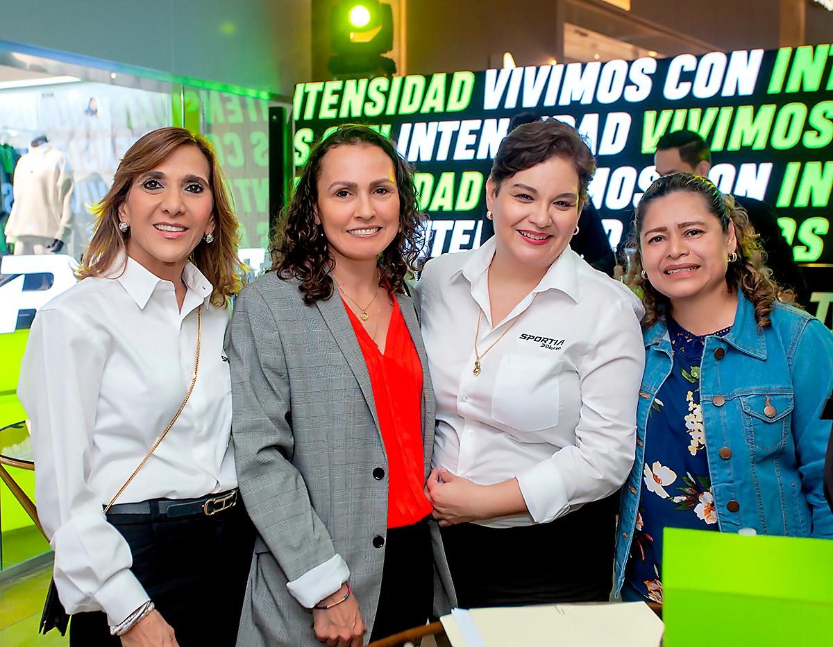 Diana Larach, Rosa Lozano, Elisa Pineda y Amalia Alachán.