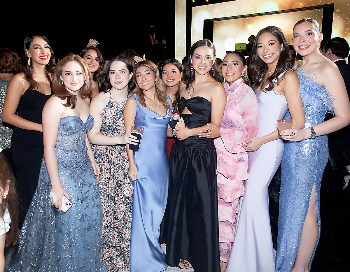 Valeria Canales, Daniela Reyes, Paola Kattán, Cristina Ouzande, Natalia Quiroz, Isabel López , Arianna Bonilla y Giuliana Camiciottoli.