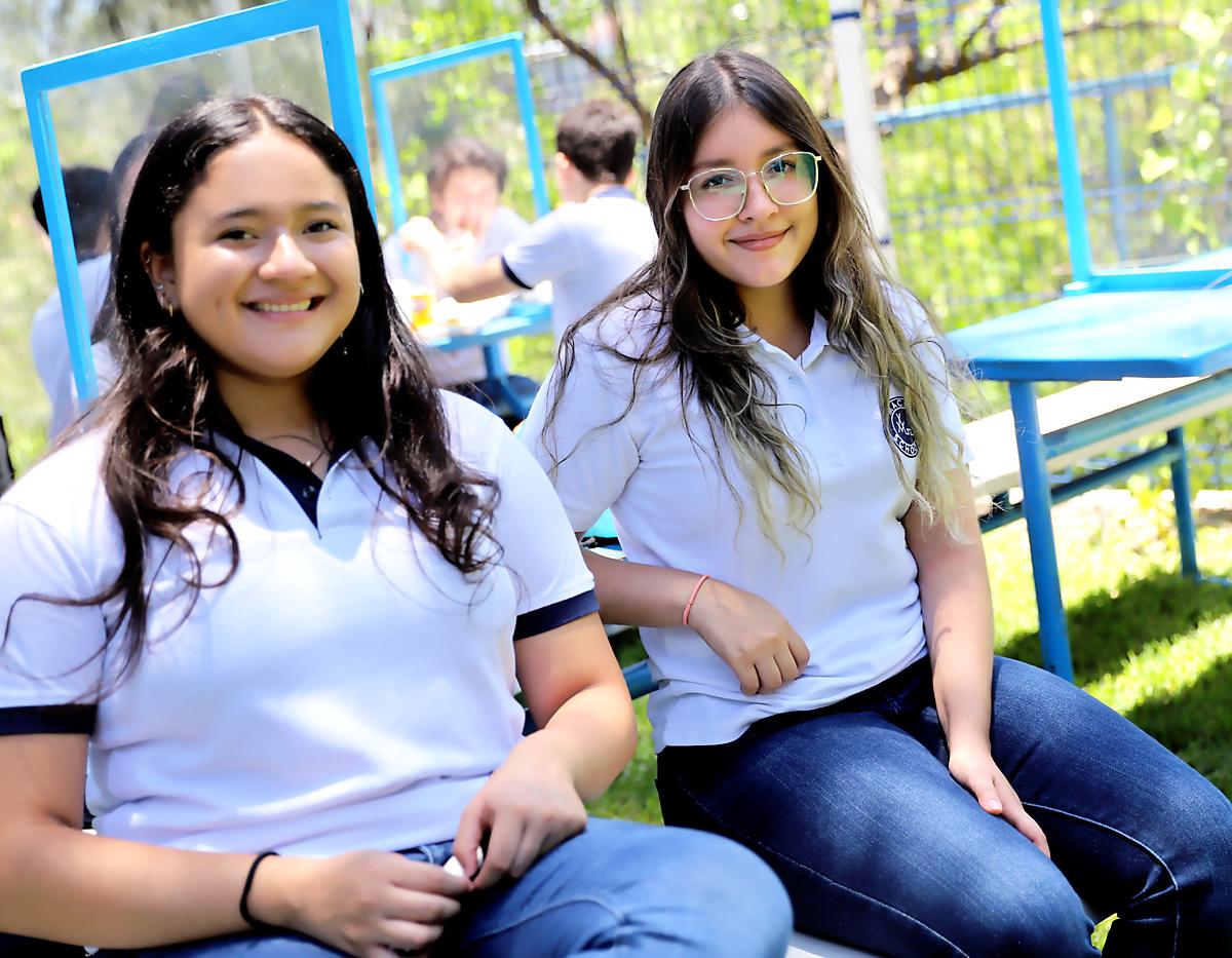 Giuliana Ferrera y Abigail Neda