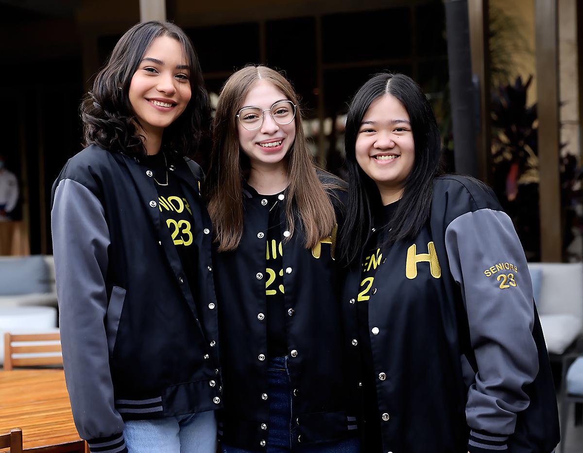 Karla Castro, Valeria Zuniga y Lisa Ye Cao