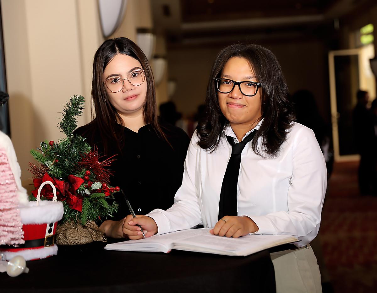 Firma de acta de los Senior 2023 de la Lincoln School